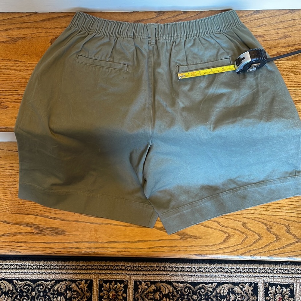 Green walking Shorts 🩳. Elastic waistband Size women 16W 100% Cotton